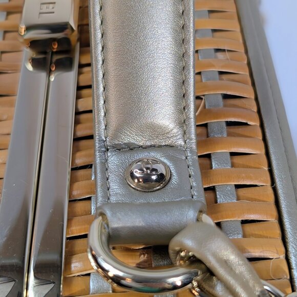 Chanel Rare Box Bag in Woven Rattan and Champaign Gold Leather - Picture 8 of 16